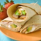 Sanduíche de peru e abacate