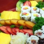 Sushi de frutas com chocolate
