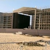 Palcos para a festa de Réveillon em Copacabana são montados