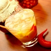 Caipirinha de Vodka com Pimenta e Manga
