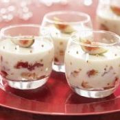 Mousse de chocolate branco com figos frescos