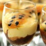 Mousse de maracujá com chocolate na taça