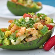 Salada de abacate com camarão