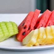 4 melhores frutas para desinchar a barriga