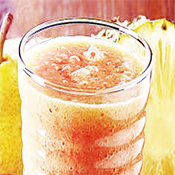 Suco de caqui, abacaxi e pera