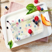 Gelado de iogurte e frutas frescas