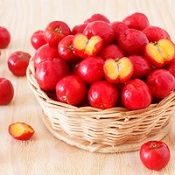 Acerola: Combata a anemia com os poderes dessa frutinha!