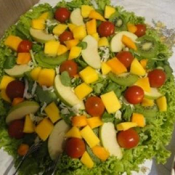Salada verde com frutas